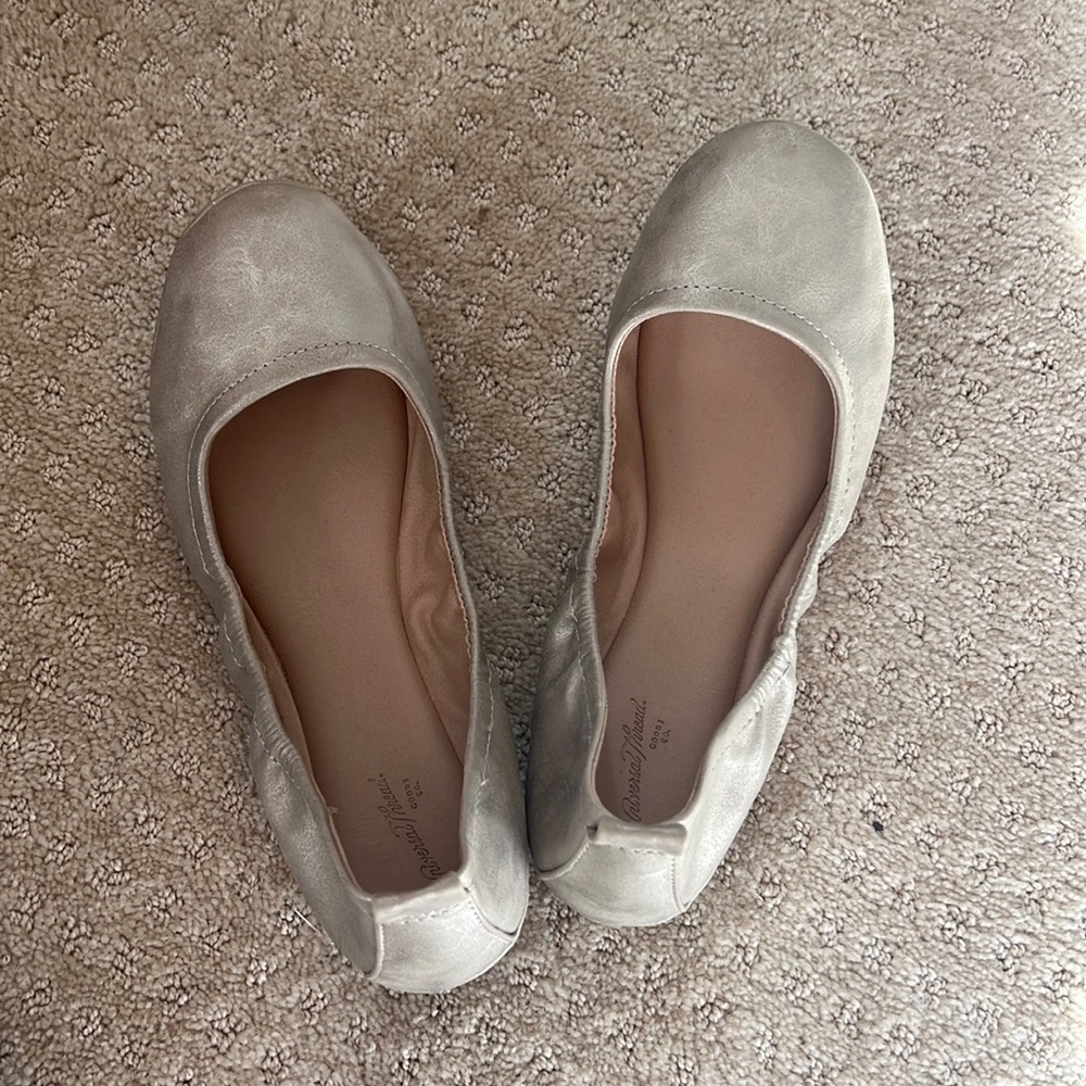 size 7 flats gold